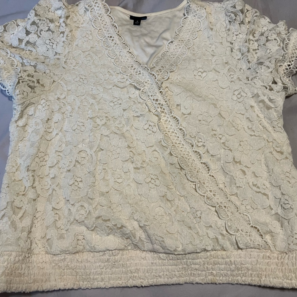 torrid plus 2 Cream Floral Lace Short Sleeve Top